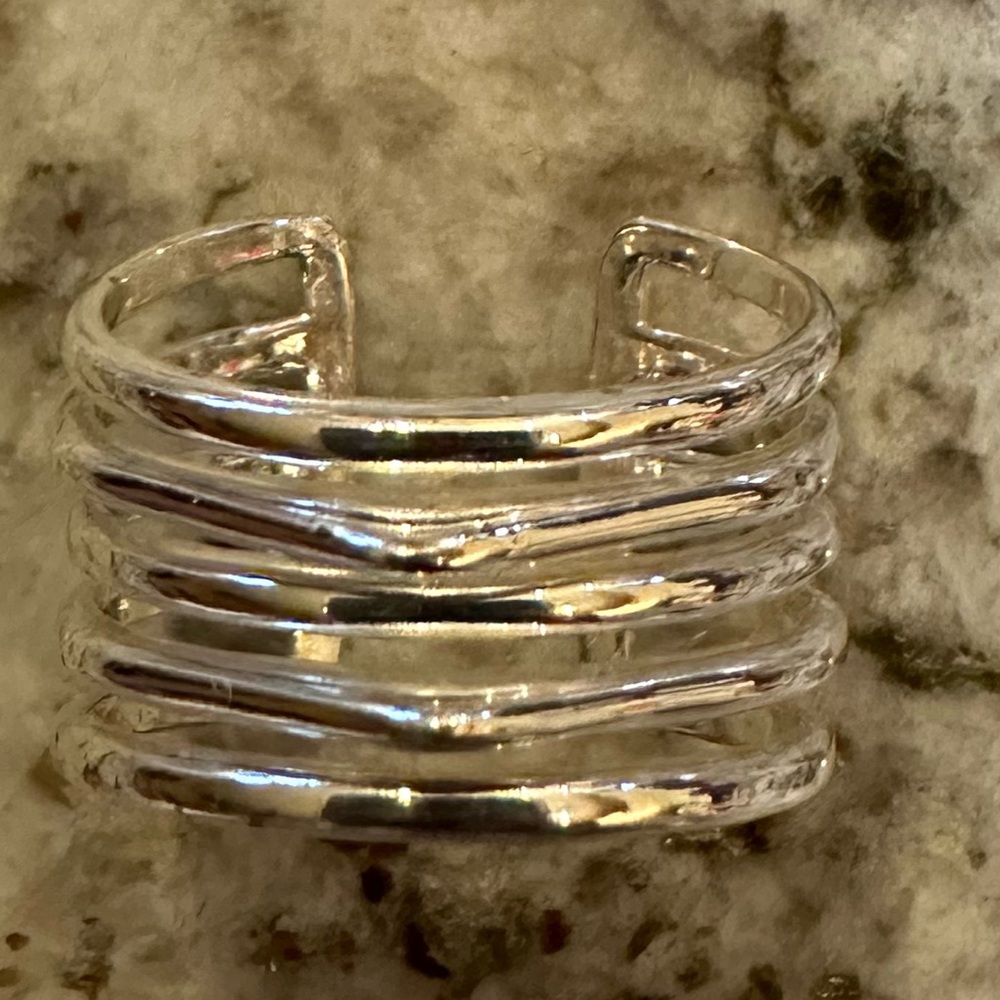 Stella & Dot Maylee in Silver. Size M/L - Picture 5 of 5